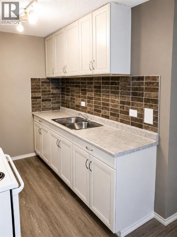 211 6 Street NE, Calgary, Alberta  T1A 1G9 - Photo 2 - A2314434