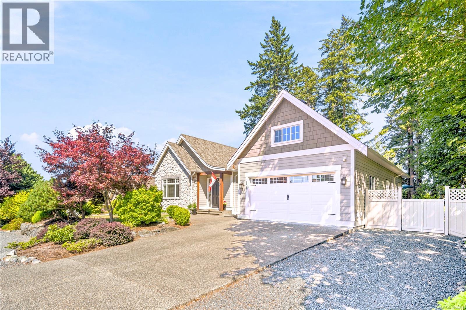 609 Meadow Dr, Qualicum Beach, British Columbia