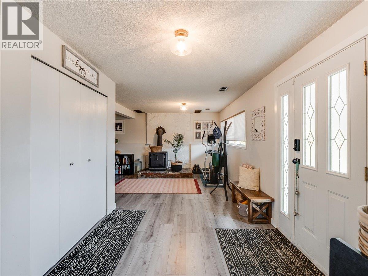 520 10th Avenue, Castlegar, British Columbia  V1N 1K7 - Photo 7 - 10388525