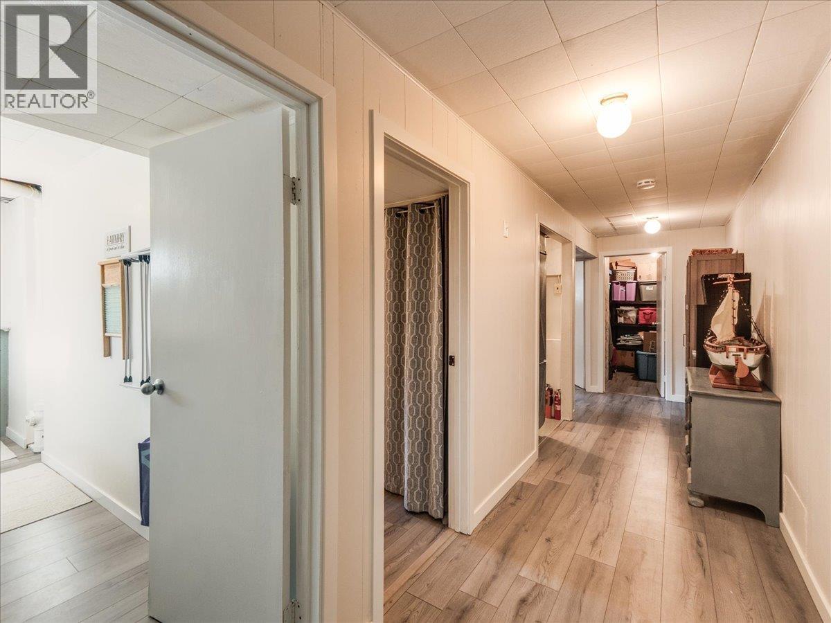 520 10th Avenue, Castlegar, British Columbia  V1N 1K7 - Photo 59 - 10388525