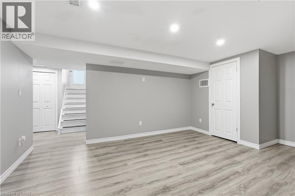 35 Centennial Parkway S, Hamilton, Ontario  L8G 2C1 - Photo 41 - 40855484