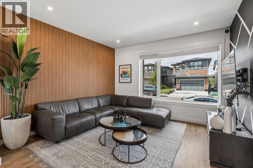 125 Rochester Way NW, Calgary, Alberta  T3L 0G9 - Photo 3 - A2334286