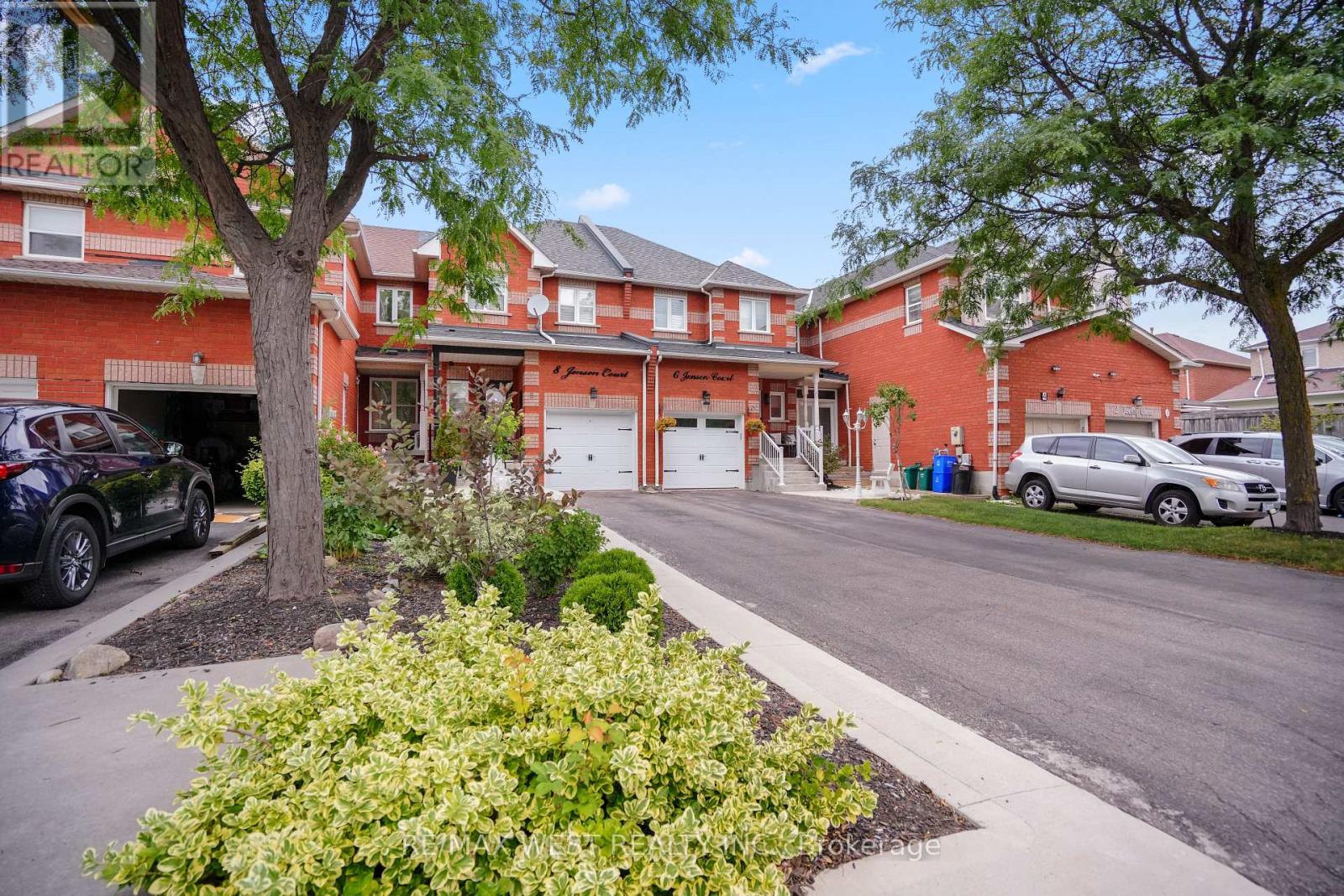 8 Jensen Court, Vaughan, Ontario  L6A 2T6 - Photo 2 - N13673904