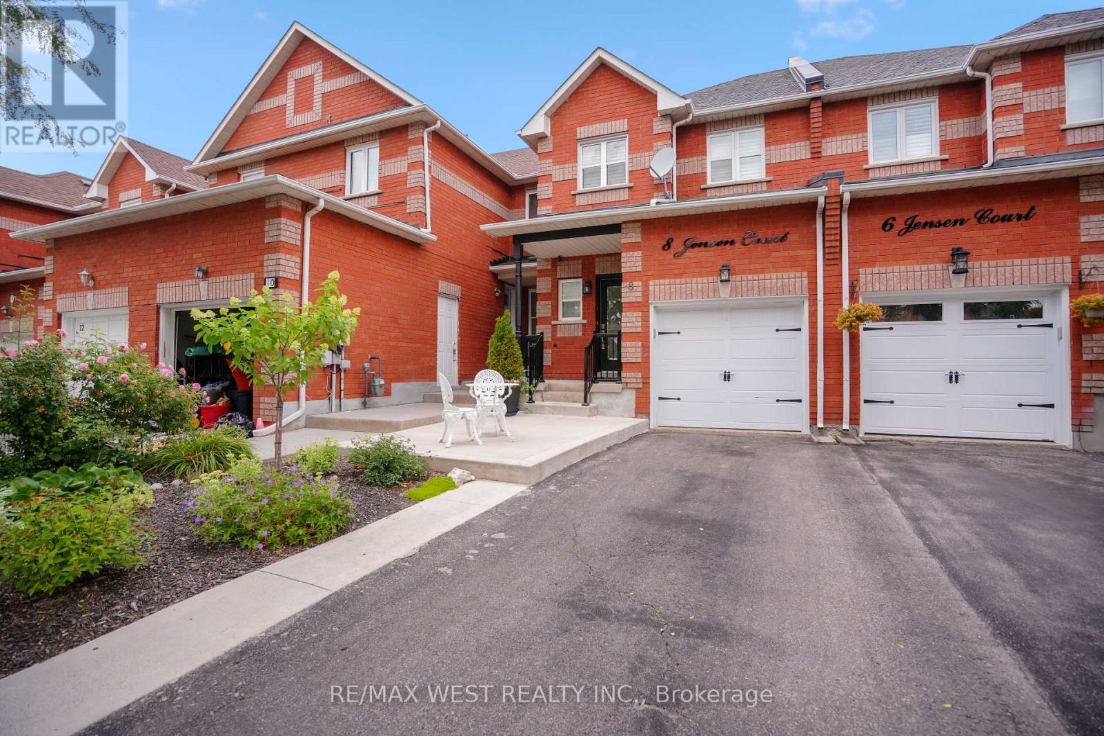 8 Jensen Court, Vaughan, Ontario  L6A 2T6 - Photo 3 - N13673904