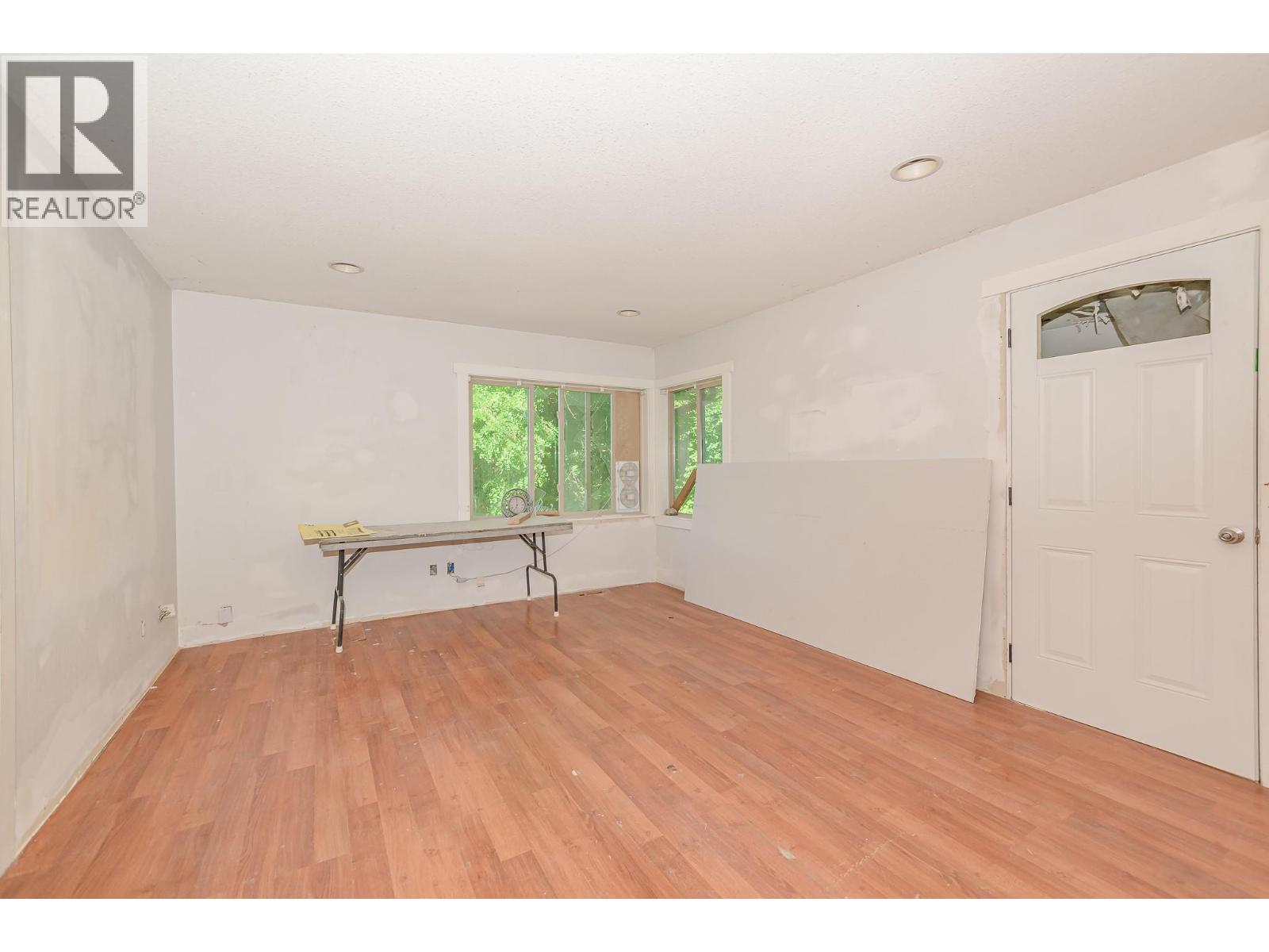 630 5 Street SE, Salmon Arm, British Columbia  V1E 4G2 - Photo 6 - 10393351