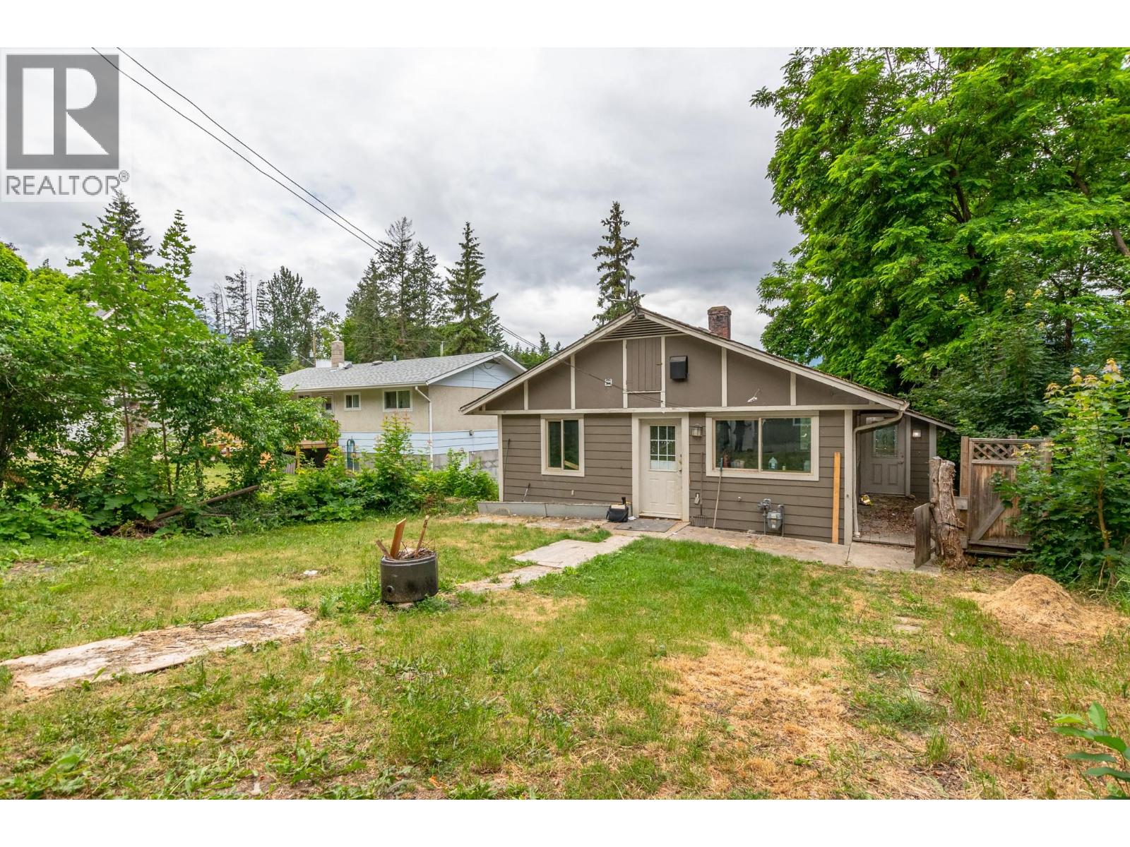 630 5 Street SE, Salmon Arm, British Columbia  V1E 4G2 - Photo 34 - 10393351