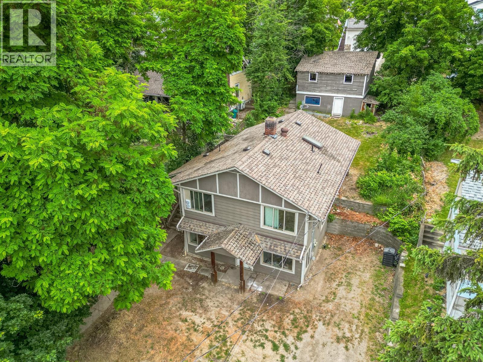 630 5 Street SE, Salmon Arm, British Columbia  V1E 4G2 - Photo 1 - 10393351
