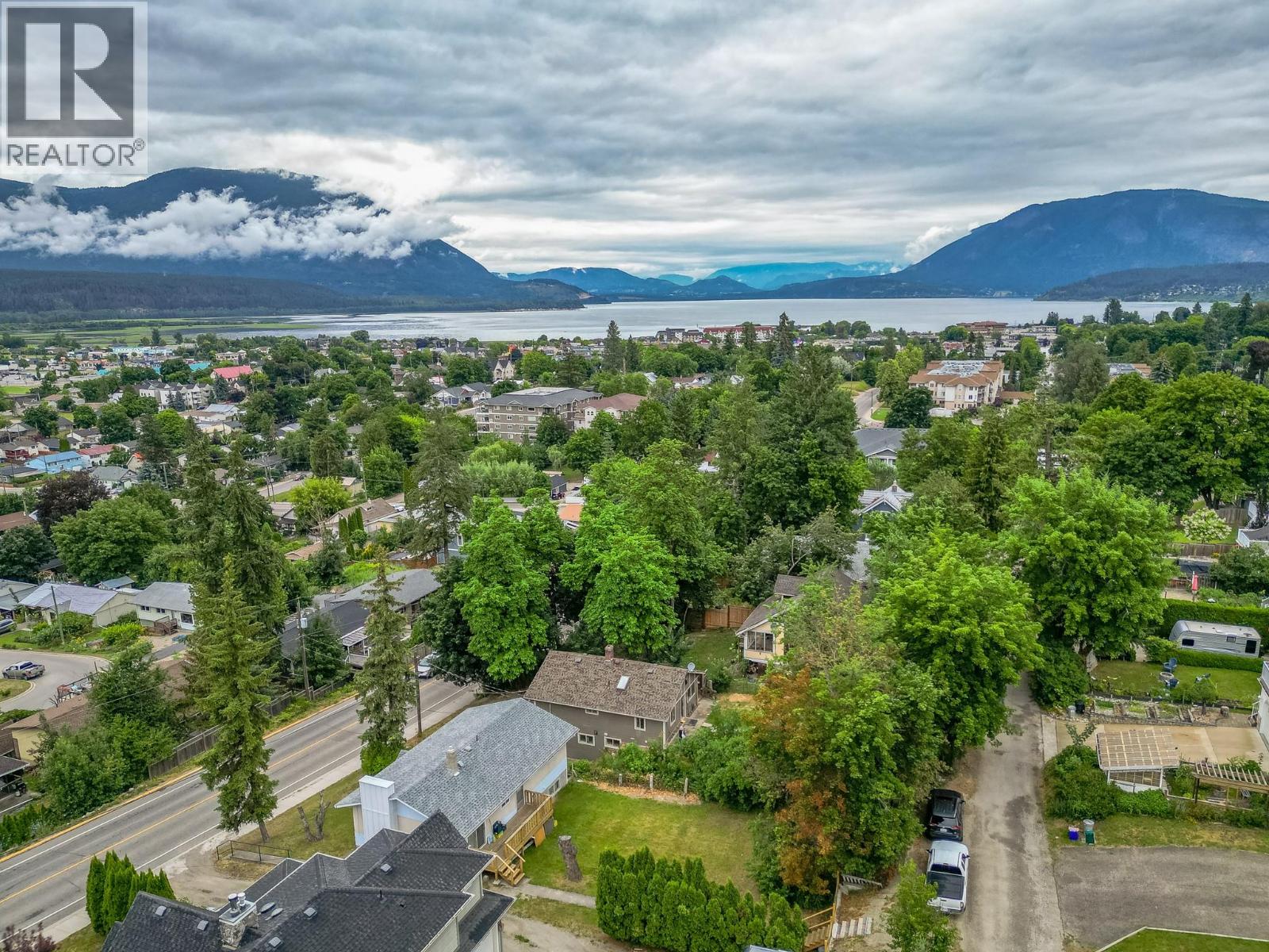 630 5 Street SE, Salmon Arm, British Columbia  V1E 4G2 - Photo 38 - 10393351