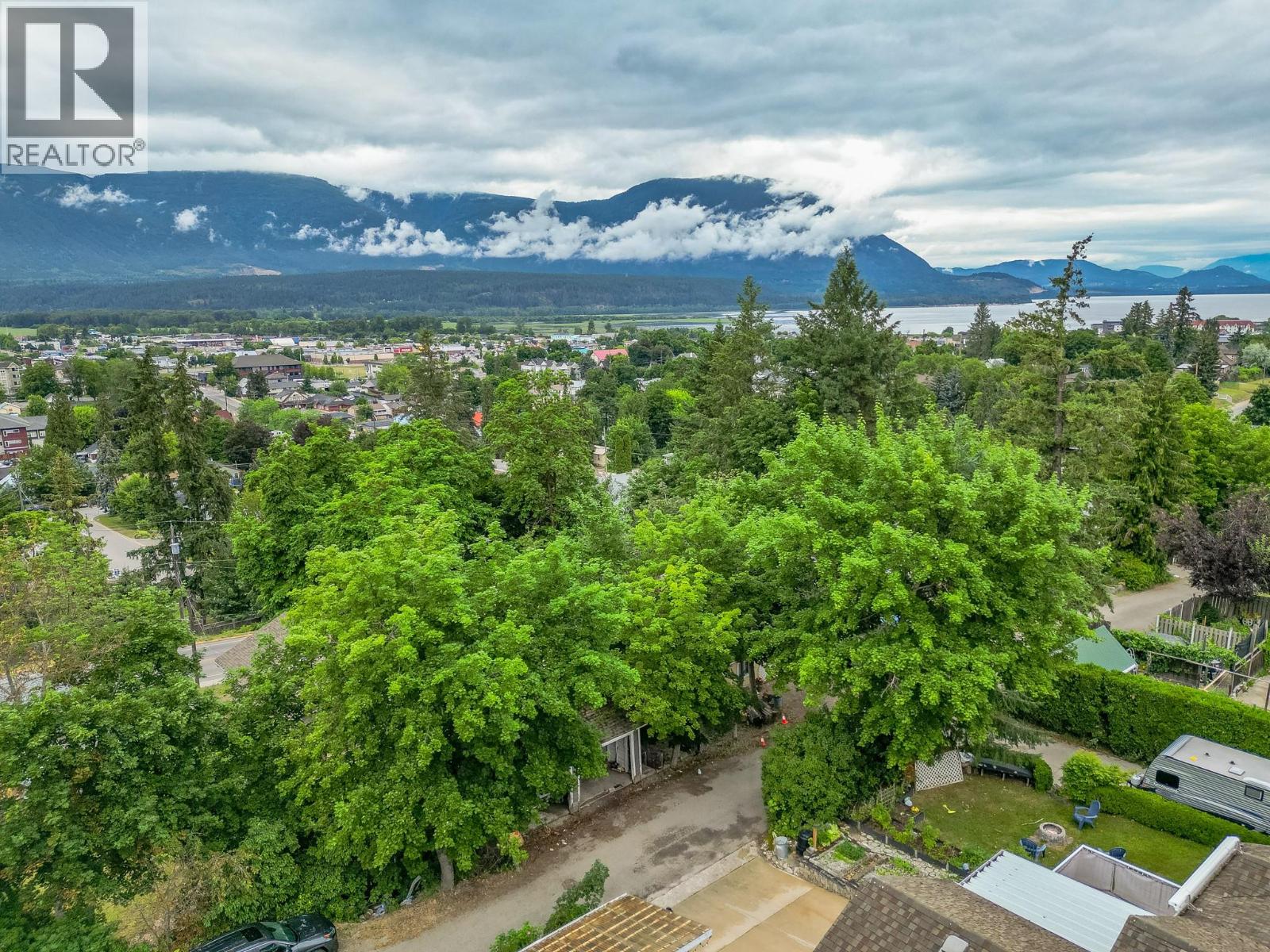 630 5 Street SE, Salmon Arm, British Columbia  V1E 4G2 - Photo 37 - 10393351