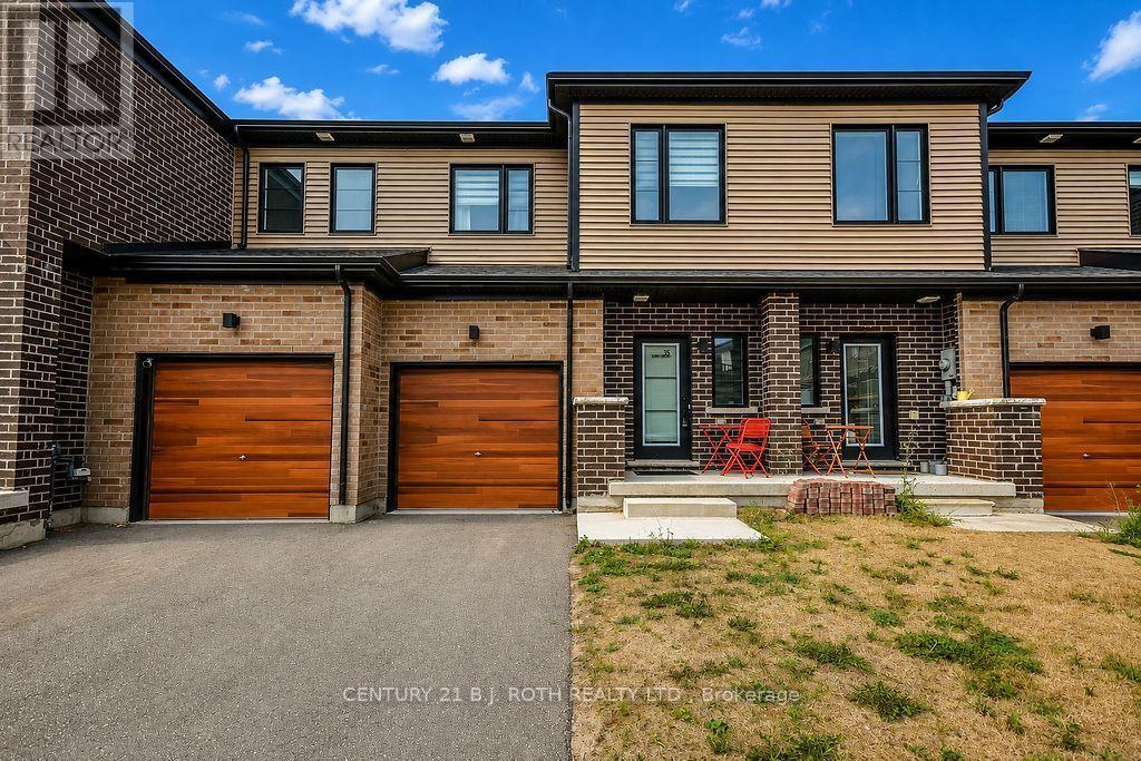 35 Pumpkin Corner Crescent, Barrie, Ontario  L9J 0T5 - Photo 1 - S13673944