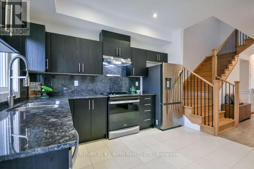 35 Pumpkin Corner Crescent, Barrie, Ontario  L9J 0T5 - Photo 10 - S13673944