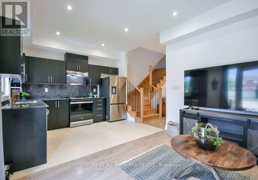 35 Pumpkin Corner Crescent, Barrie, Ontario  L9J 0T5 - Photo 11 - S13673944