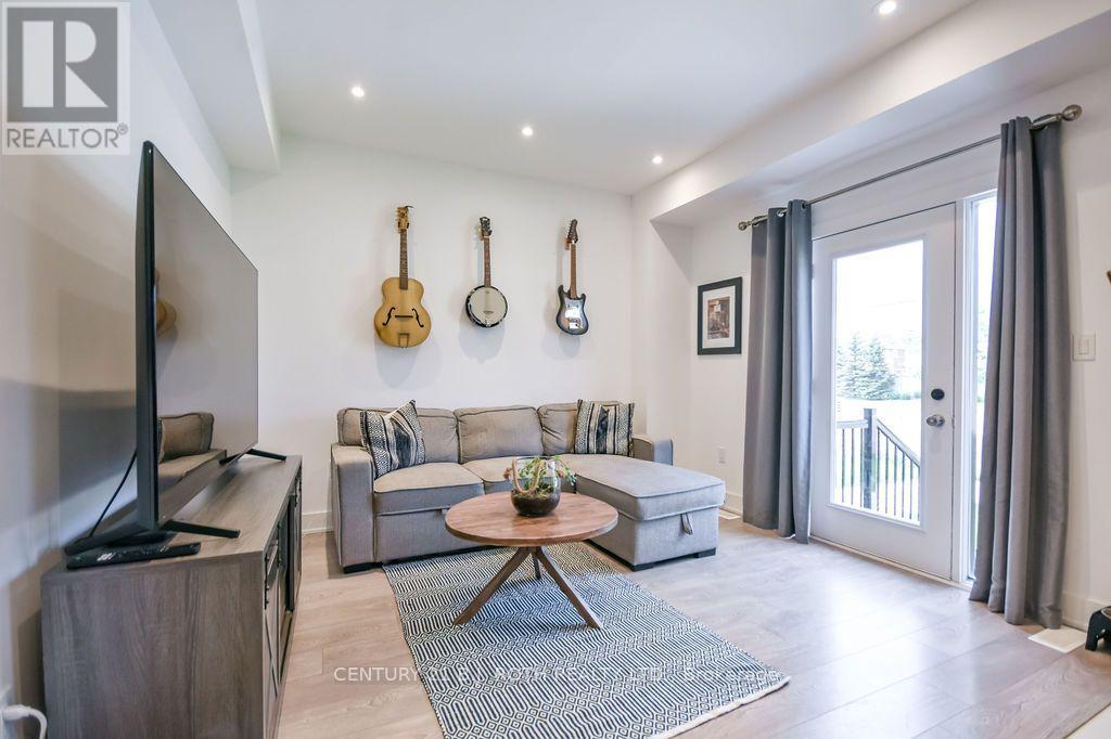 35 Pumpkin Corner Crescent, Barrie, Ontario  L9J 0T5 - Photo 18 - S13673944