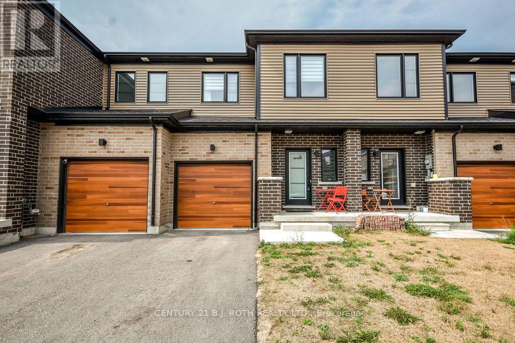 35 Pumpkin Corner Crescent, Barrie, Ontario  L9J 0T5 - Photo 2 - S13673944