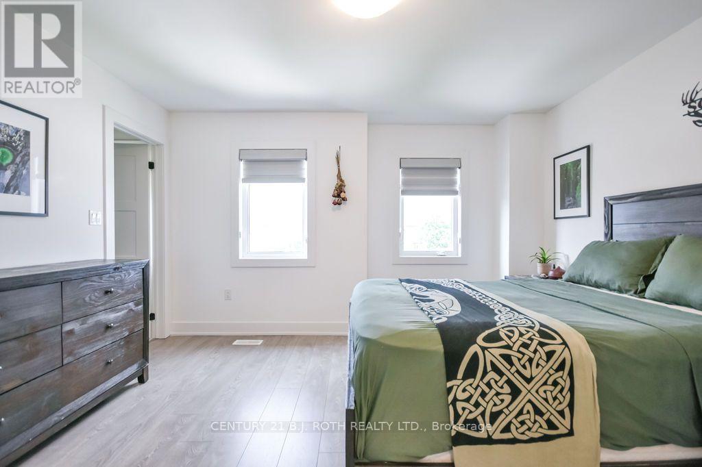 35 Pumpkin Corner Crescent, Barrie, Ontario  L9J 0T5 - Photo 33 - S13673944