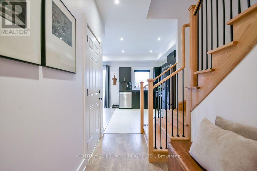 35 Pumpkin Corner Crescent, Barrie, Ontario  L9J 0T5 - Photo 8 - S13673944