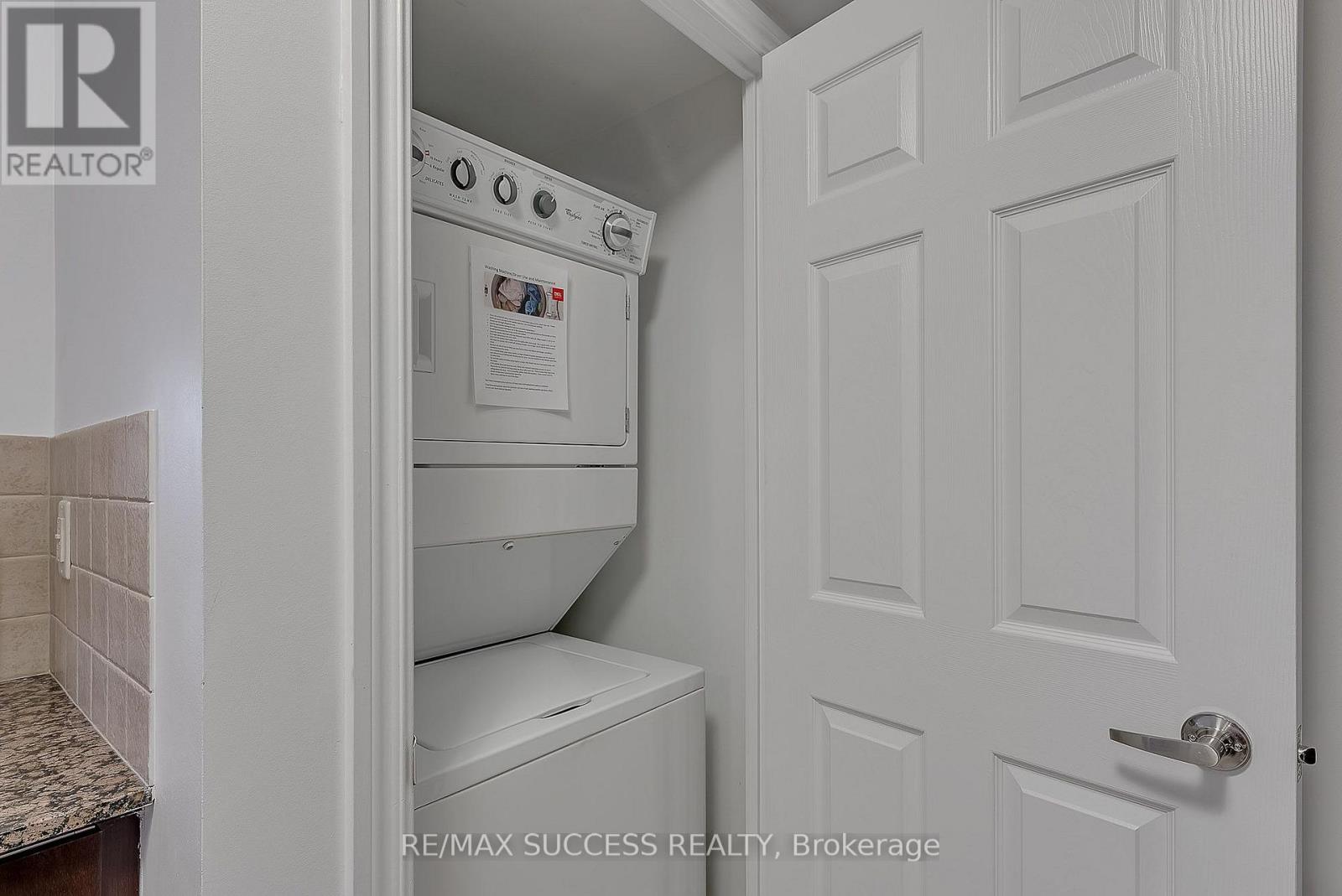 203 - 310 Burnhamthorpe Road W, Mississauga, Ontario  L5B 4P9 - Photo 4 - W13673898