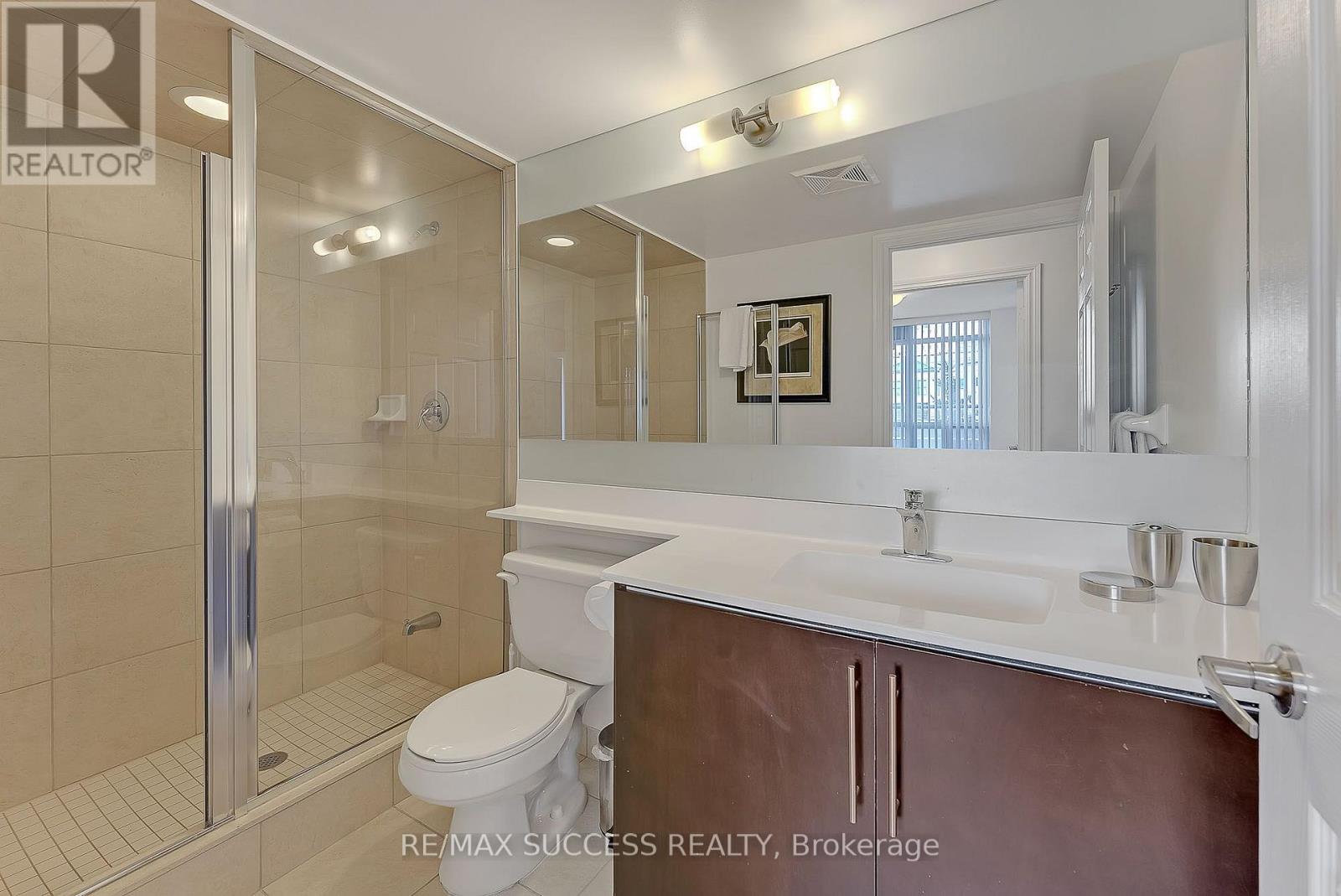 203 - 310 Burnhamthorpe Road W, Mississauga, Ontario  L5B 4P9 - Photo 5 - W13673898