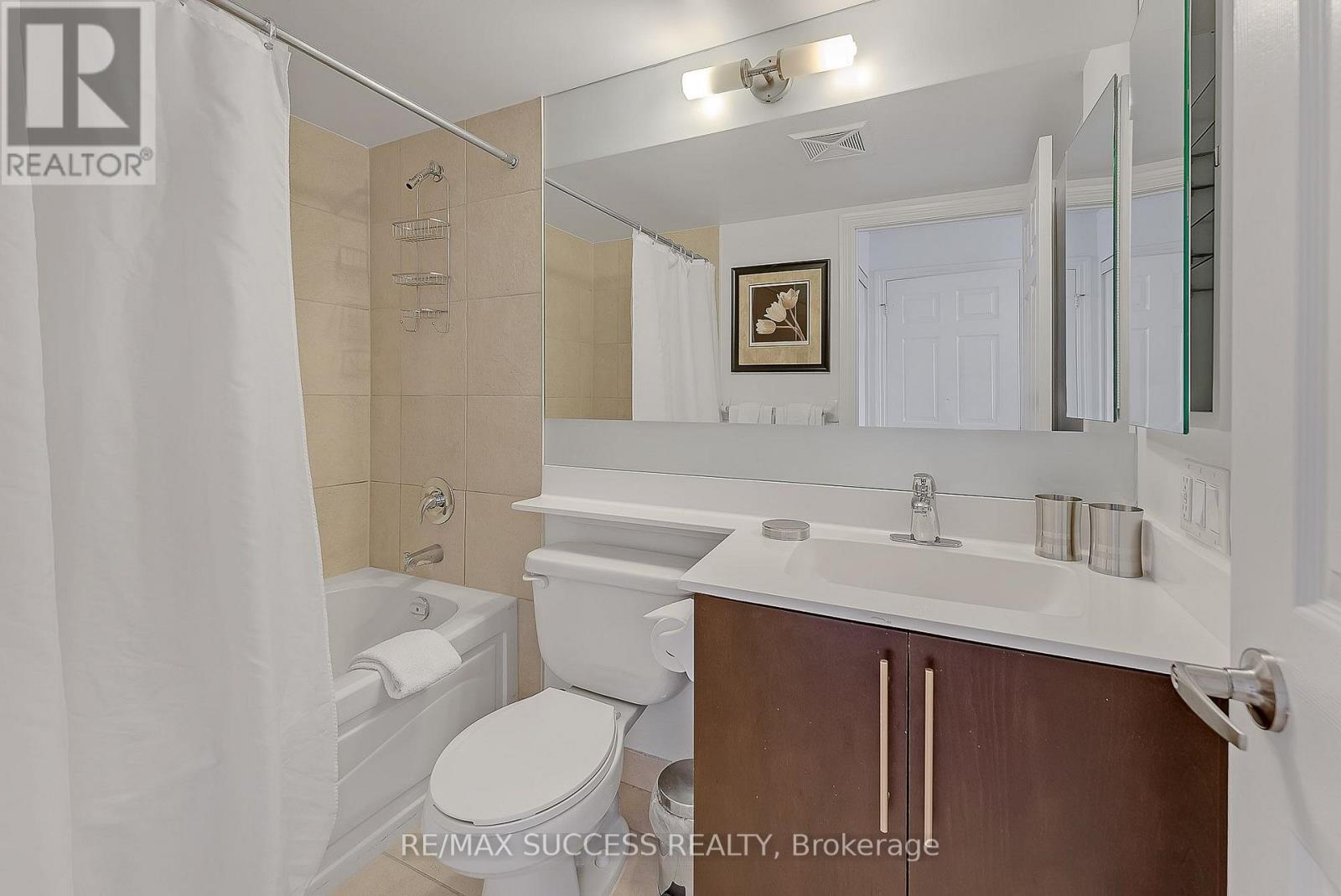203 - 310 Burnhamthorpe Road W, Mississauga, Ontario  L5B 4P9 - Photo 6 - W13673898