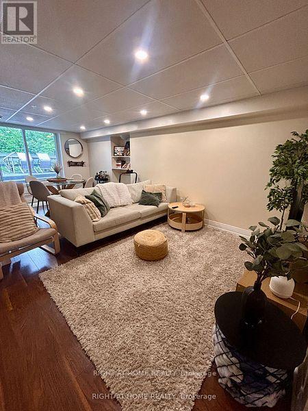 3766 Forest Bluff Crescent, Mississauga, Ontario  L5N 7T7 - Photo 3 - W13673924
