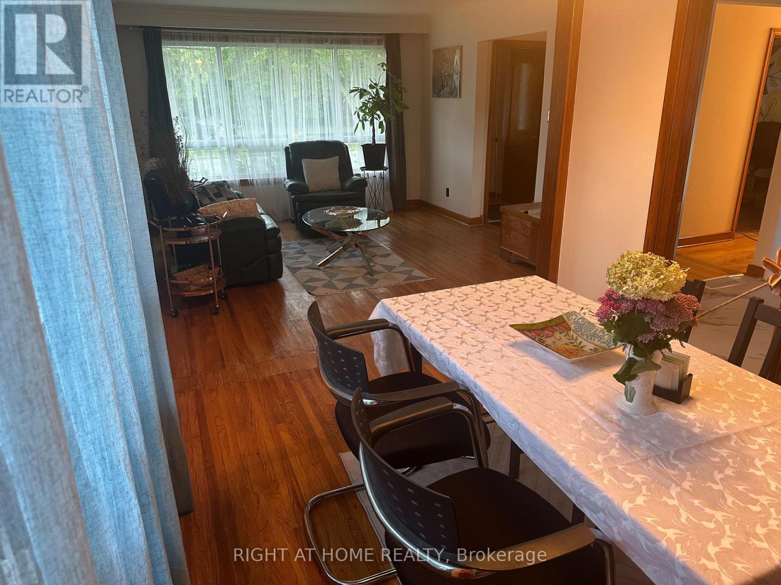 309 Queen Mary Drive, Oakville, Ontario  L6K 3L5 - Photo 9 - W13673942