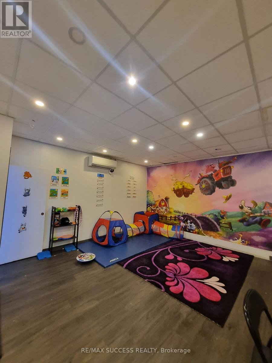 Main Fl - 2567 Hurontario Street, Mississauga, Ontario  L5A 2G4 - Photo 5 - W13673966