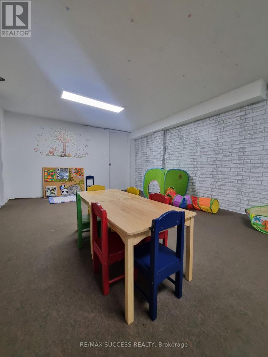 Main Fl - 2567 Hurontario Street, Mississauga, Ontario  L5A 2G4 - Photo 8 - W13673966