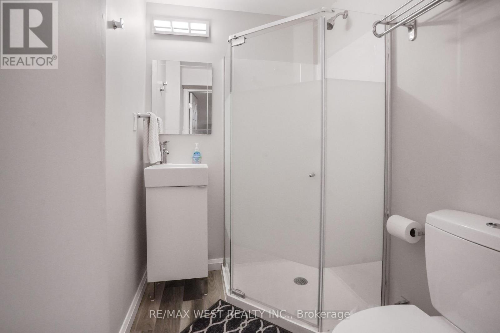 8 Jensen Court, Vaughan, Ontario  L6A 2T6 - Photo 14 - N13673904