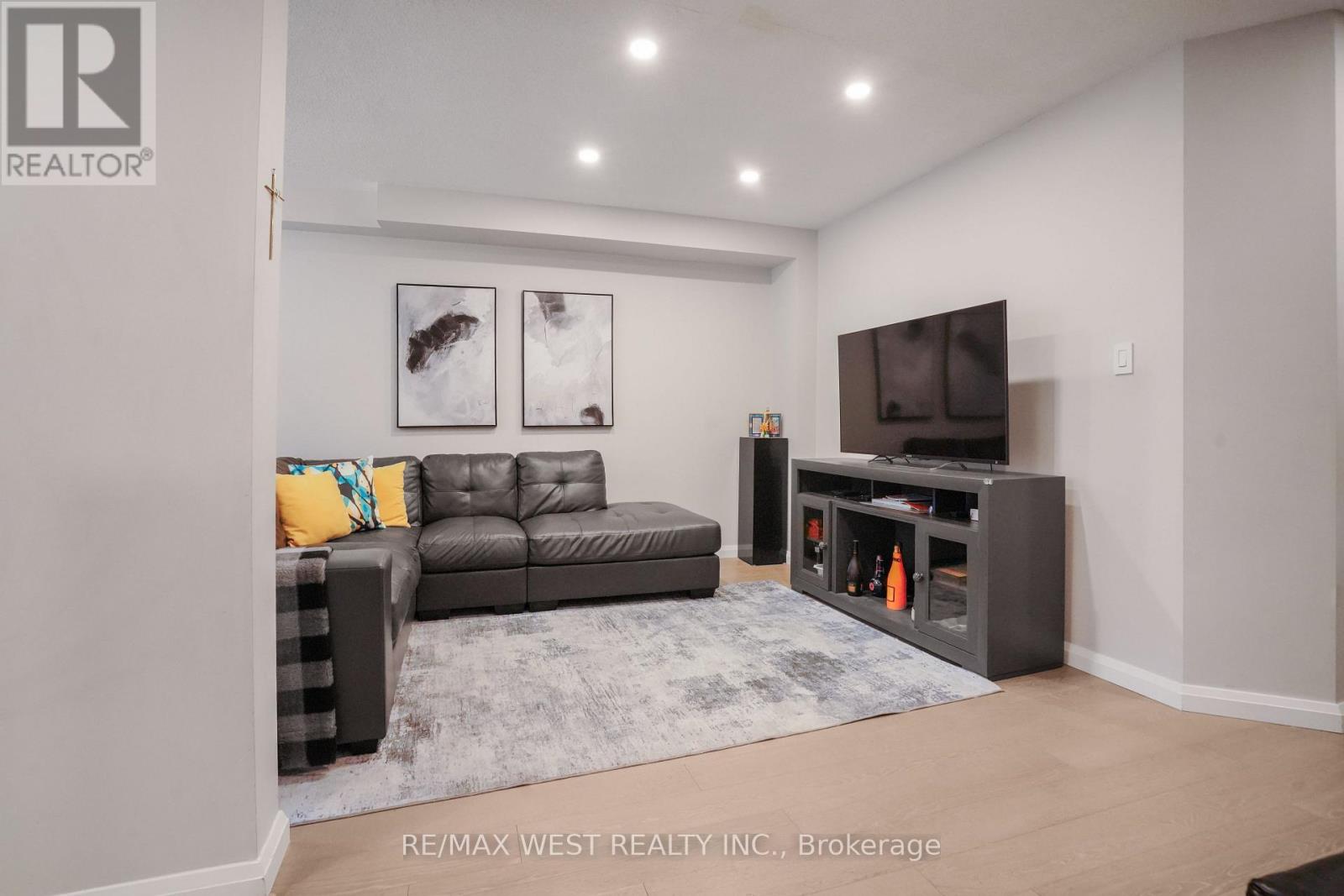 8 Jensen Court, Vaughan, Ontario  L6A 2T6 - Photo 12 - N13673904