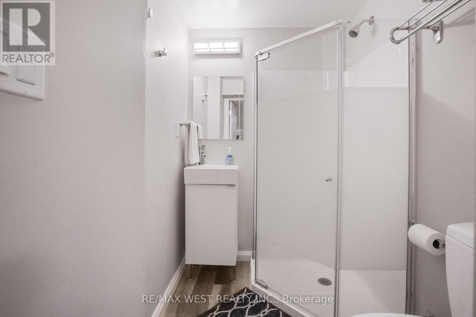 8 Jensen Court, Vaughan, Ontario  L6A 2T6 - Photo 13 - N13673904