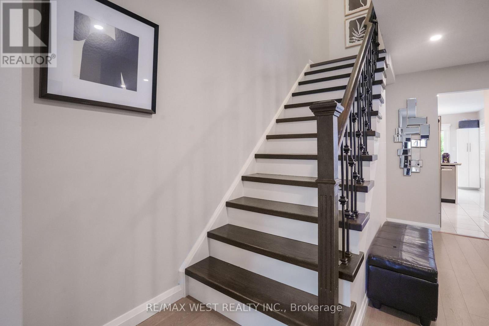 8 Jensen Court, Vaughan, Ontario  L6A 2T6 - Photo 21 - N13673904