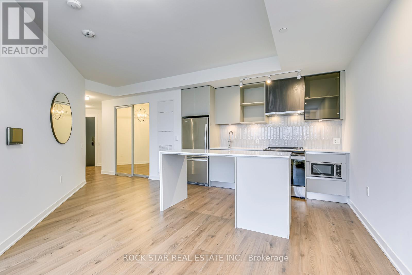 601 - 395 Dundas Street W, Oakville, Ontario L6M 5R8 - Photo 7 - W13225770
