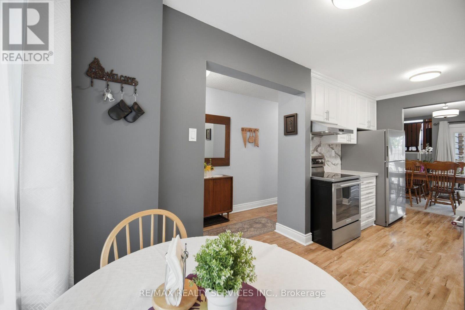 152 Weybridge Trail, Brampton, Ontario L6V 3W2 - Photo 8 - W13672670