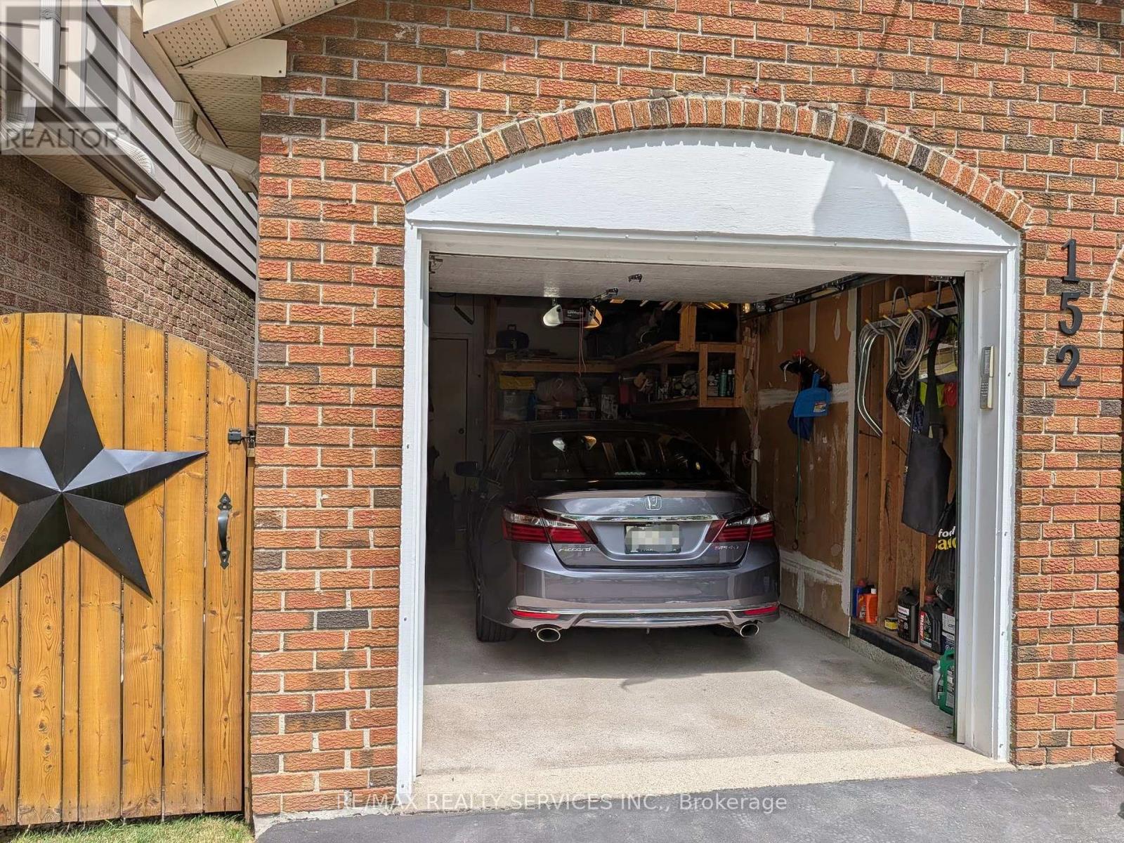 152 Weybridge Trail, Brampton, Ontario L6V 3W2 - Photo 4 - W13672670