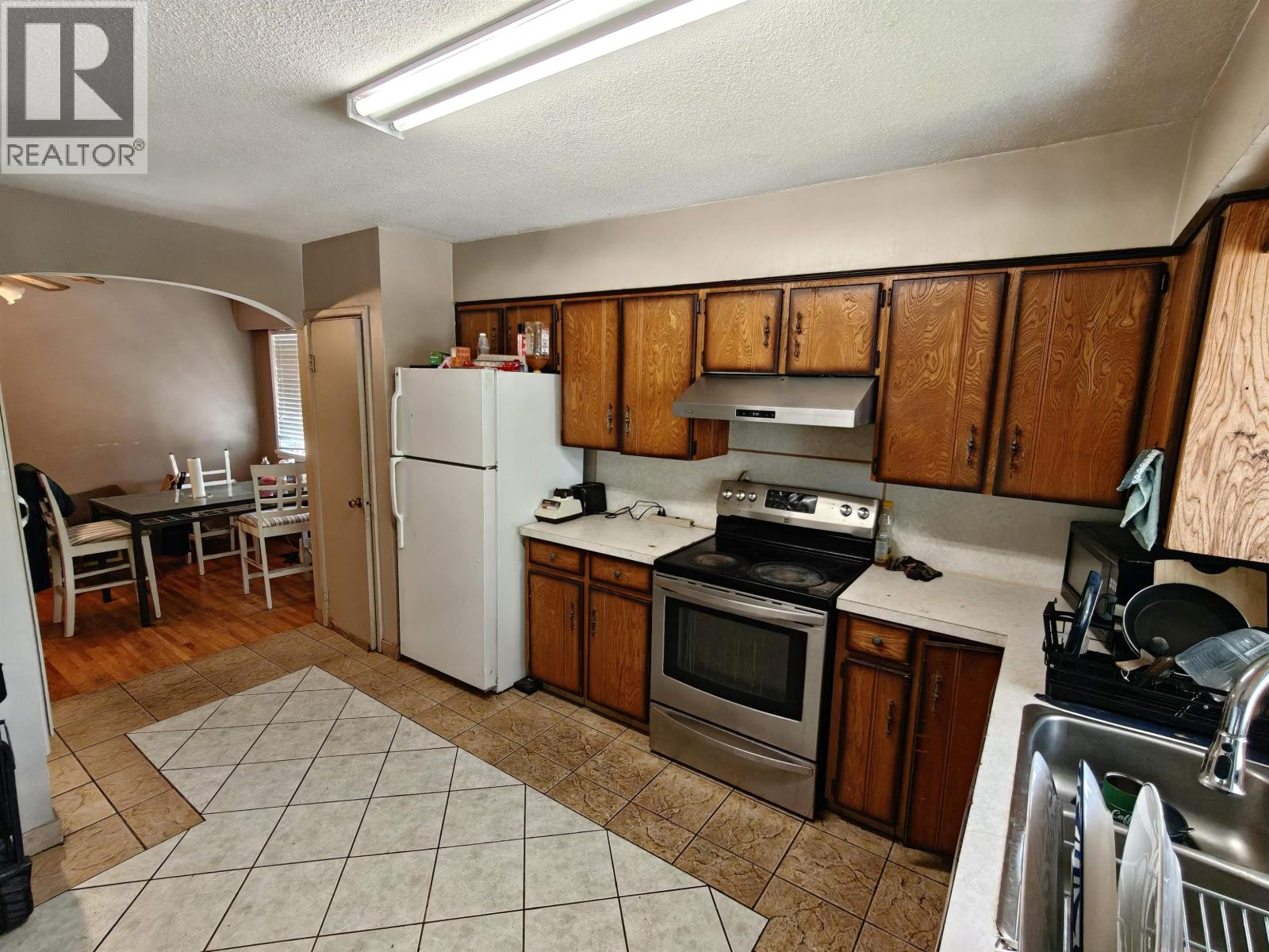 2503 E 27th Avenue, Vancouver, British Columbia V5R 1N2 - Photo 2 - R3154034