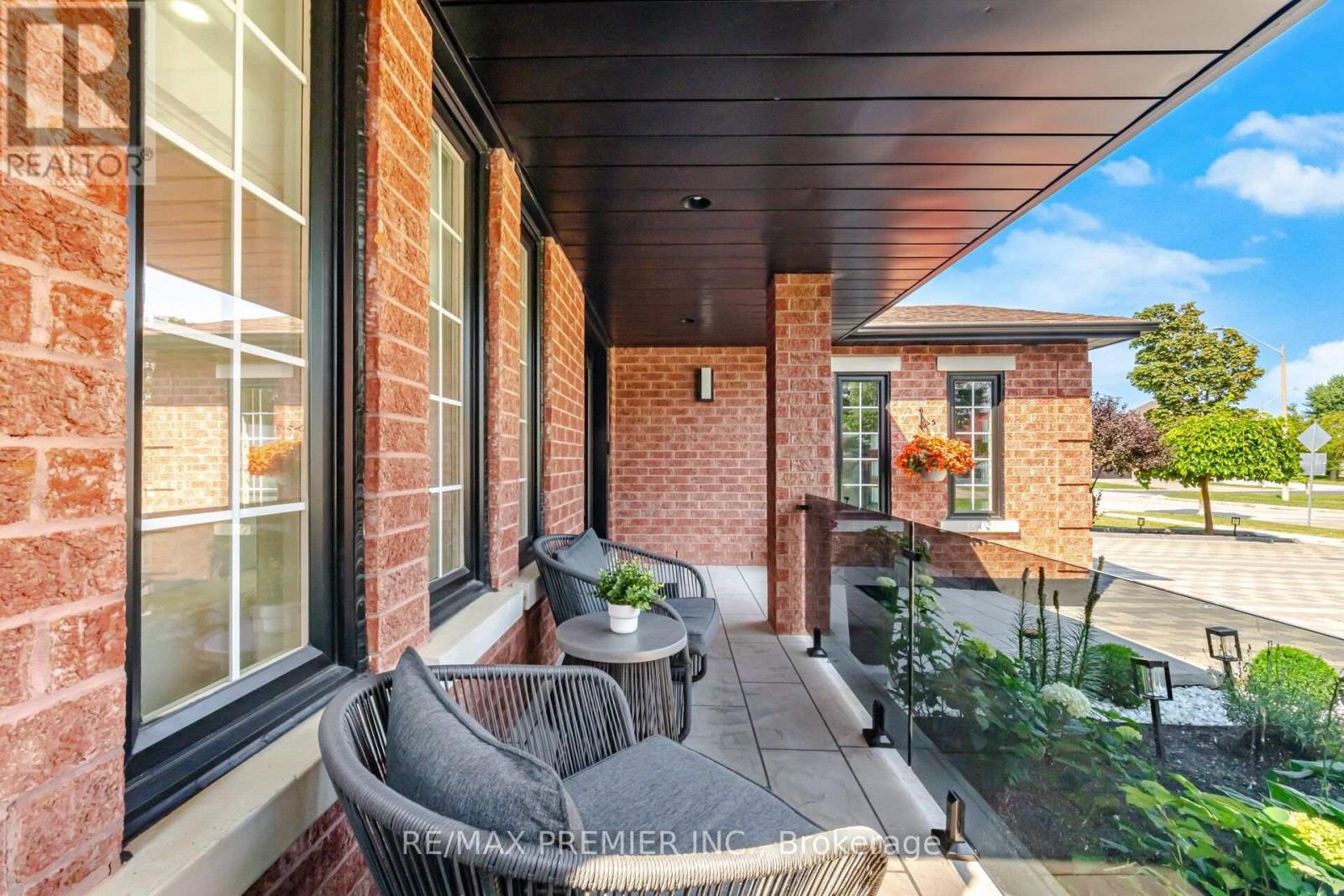 95 Hudson Drive, Vaughan, Ontario  L6A 1X4 - Photo 5 - N13673714