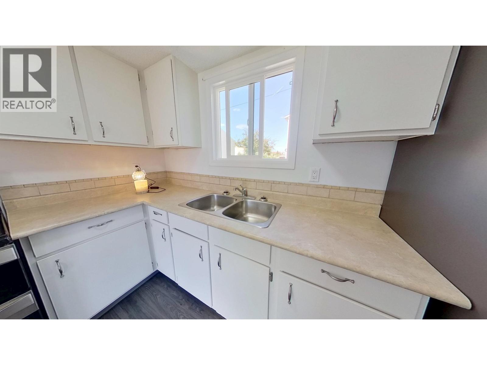 8836 101 Avenue, Fort St. John, British Columbia  V1J 5G2 - Photo 11 - R3155255