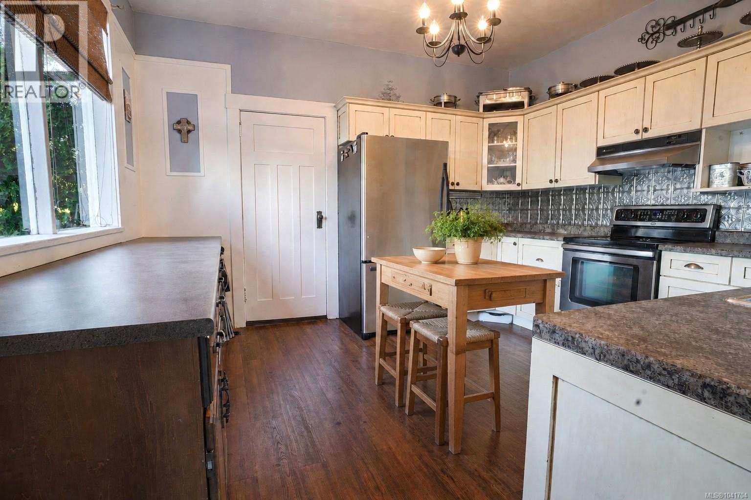 1295 Santa Rosa Ave, Saanich, British Columbia  V8Z 2V5 - Photo 13 - 1041704