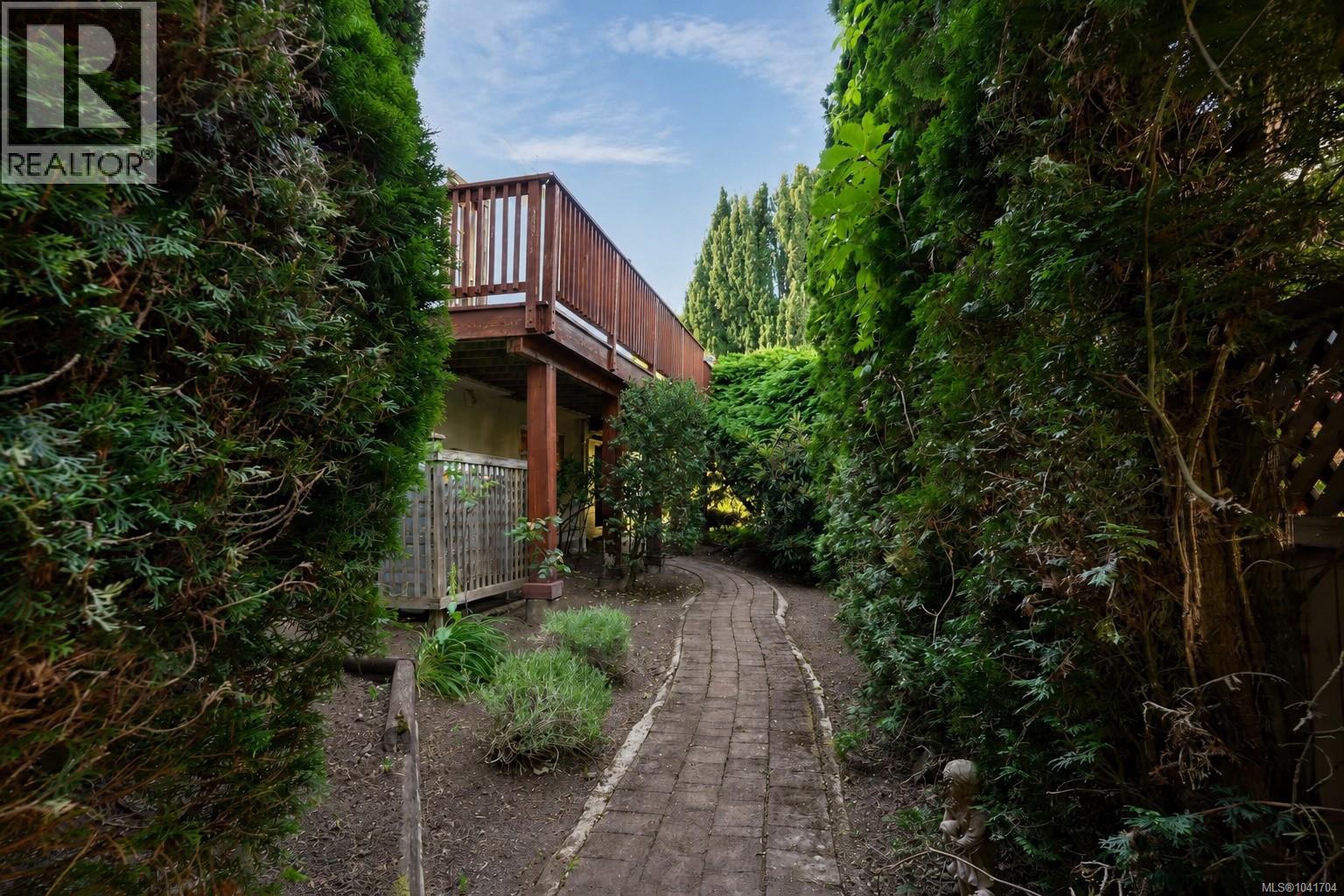1295 Santa Rosa Ave, Saanich, British Columbia  V8Z 2V5 - Photo 44 - 1041704