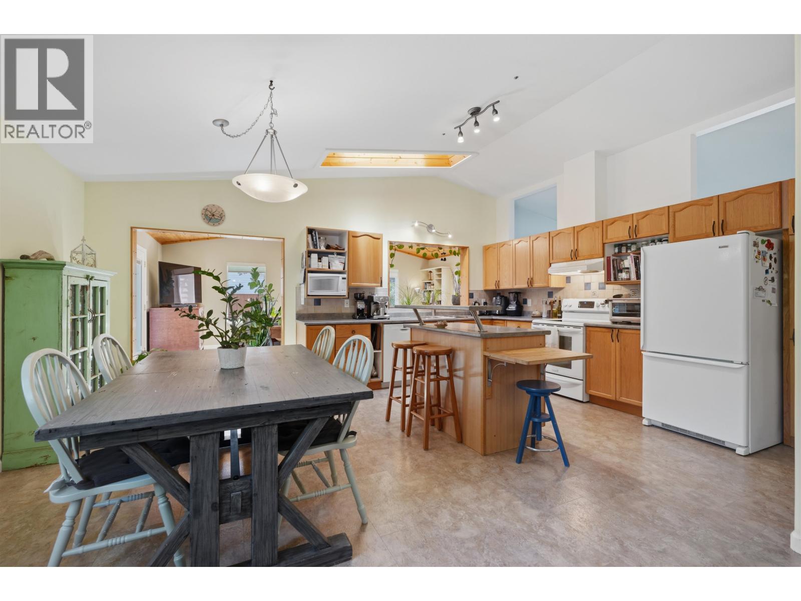 5616 Emerson Road, Sechelt, British Columbia  V0N 3A7 - Photo 16 - R3155710
