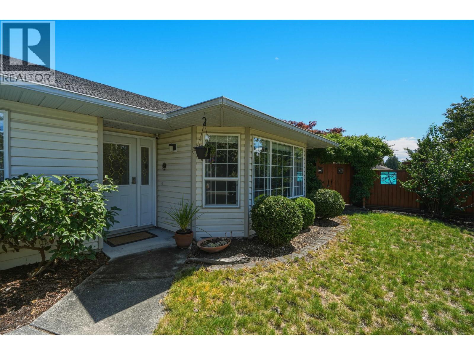 5616 Emerson Road, Sechelt, British Columbia  V0N 3A7 - Photo 2 - R3155710