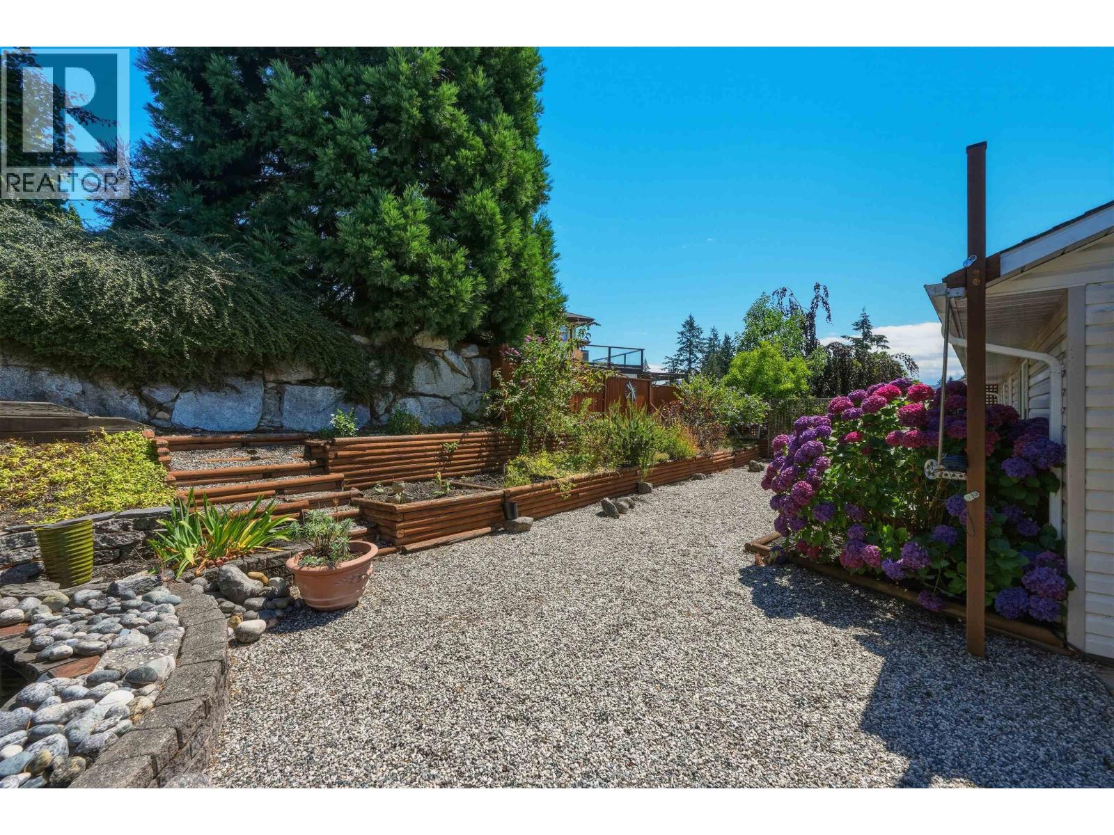 5616 Emerson Road, Sechelt, British Columbia  V0N 3A7 - Photo 5 - R3155710