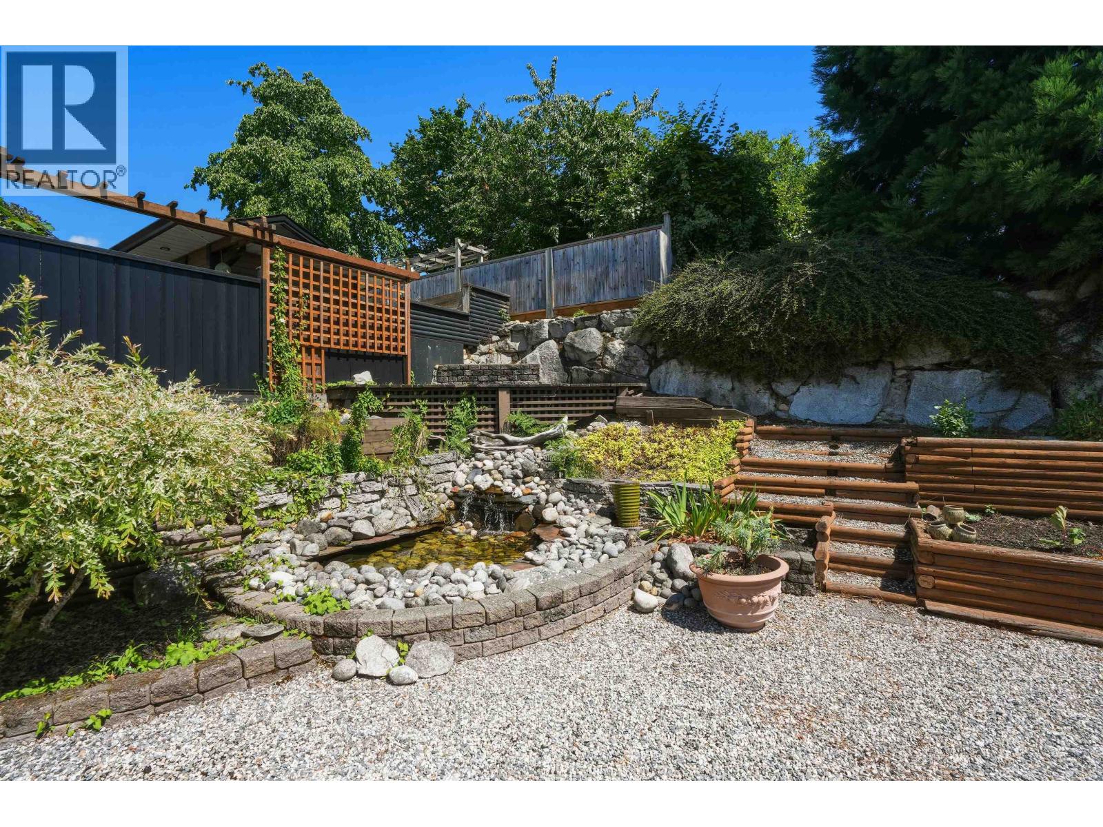 5616 Emerson Road, Sechelt, British Columbia  V0N 3A7 - Photo 6 - R3155710