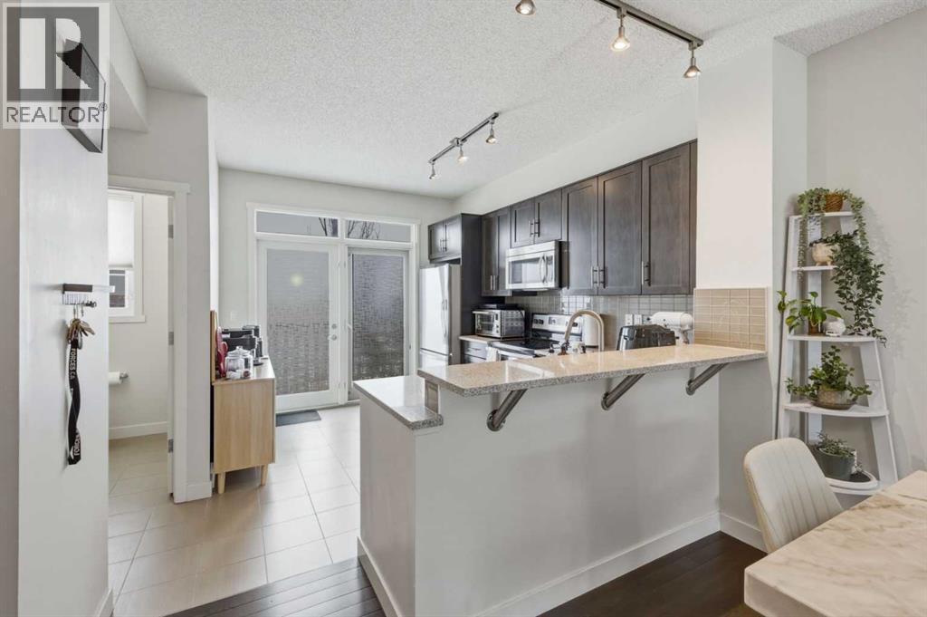 214 Nolanfield Villas Nw, Calgary, Alberta T3R 0T9 - Photo 2 - A2320316