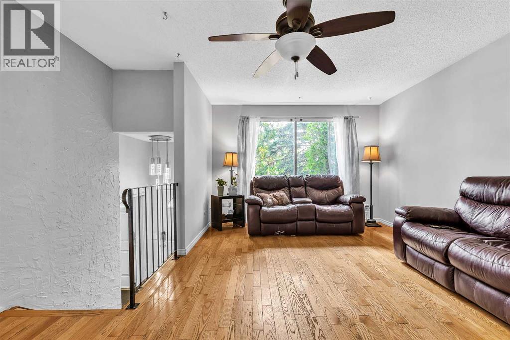 215 Erin Woods Drive Se, Calgary, Alberta  T2B 2V7 - Photo 4 - A2326721