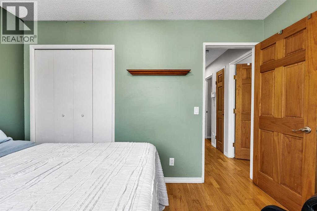 215 Erin Woods Drive Se, Calgary, Alberta  T2B 2V7 - Photo 14 - A2326721