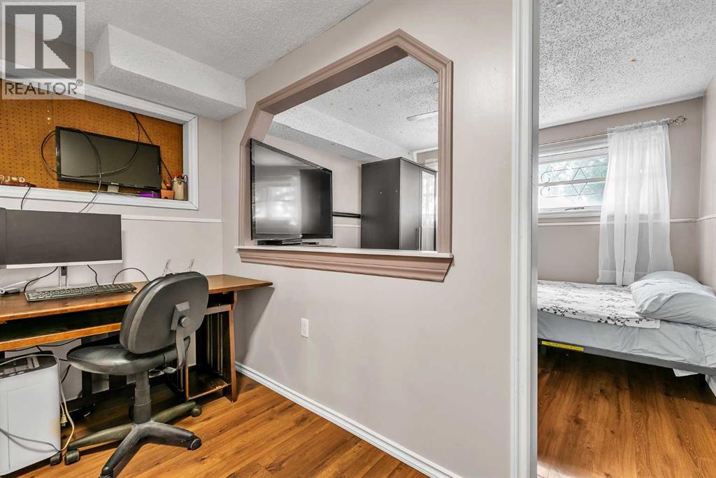 215 Erin Woods Drive Se, Calgary, Alberta  T2B 2V7 - Photo 16 - A2326721