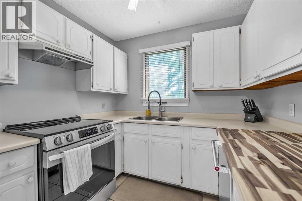215 Erin Woods Drive Se, Calgary, Alberta  T2B 2V7 - Photo 9 - A2326721