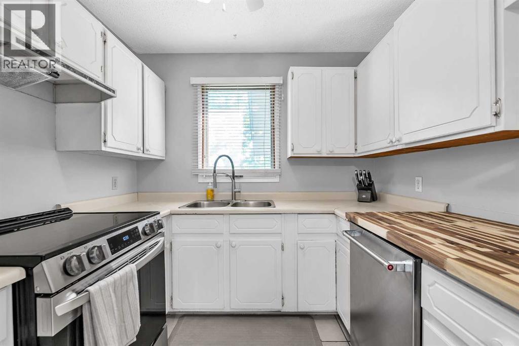 215 Erin Woods Drive Se, Calgary, Alberta  T2B 2V7 - Photo 8 - A2326721