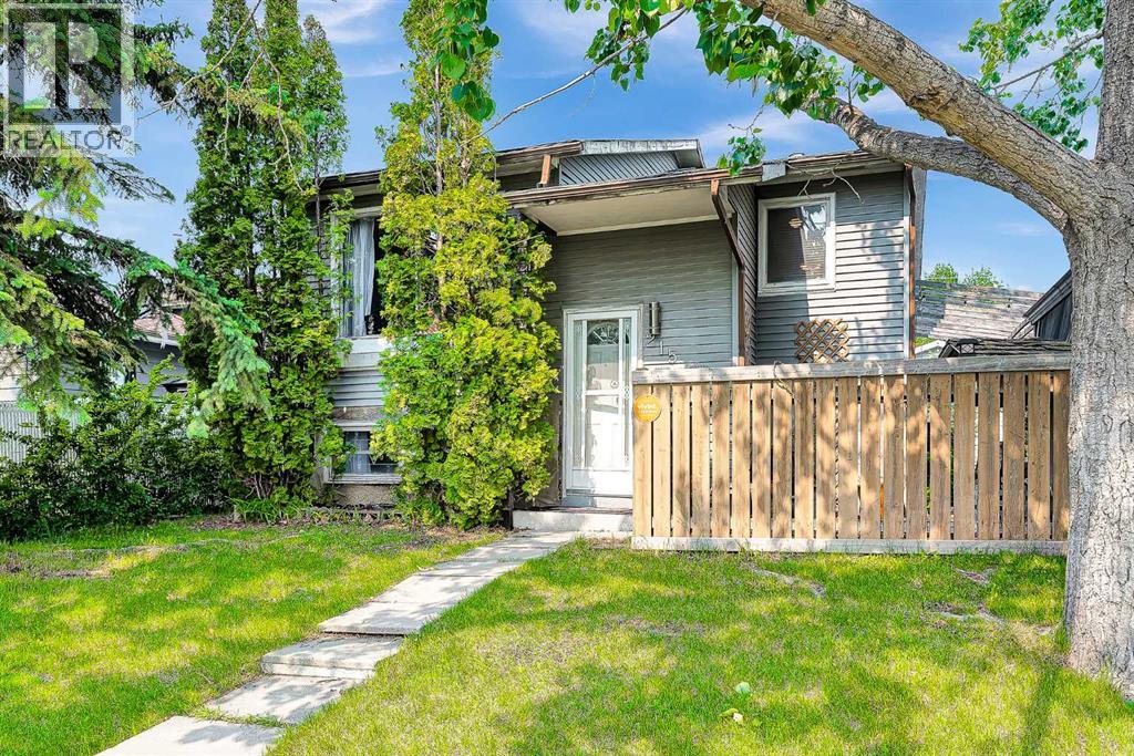 215 Erin Woods Drive Se, Calgary, Alberta  T2B 2V7 - Photo 2 - A2326721